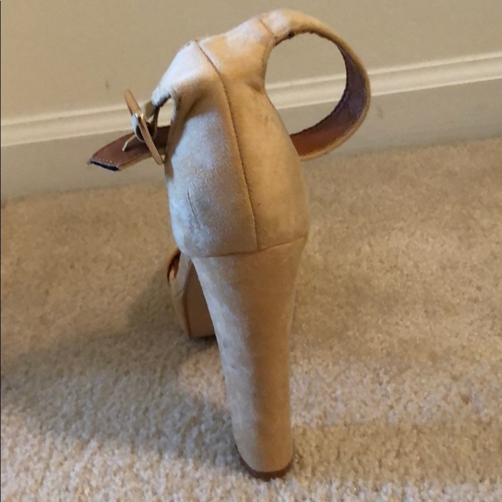 Heels - Picture 3 of 3